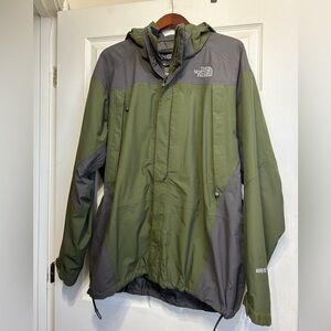 The North Face Men's GORE-TEX Mountain Jacket Green & Grey XL